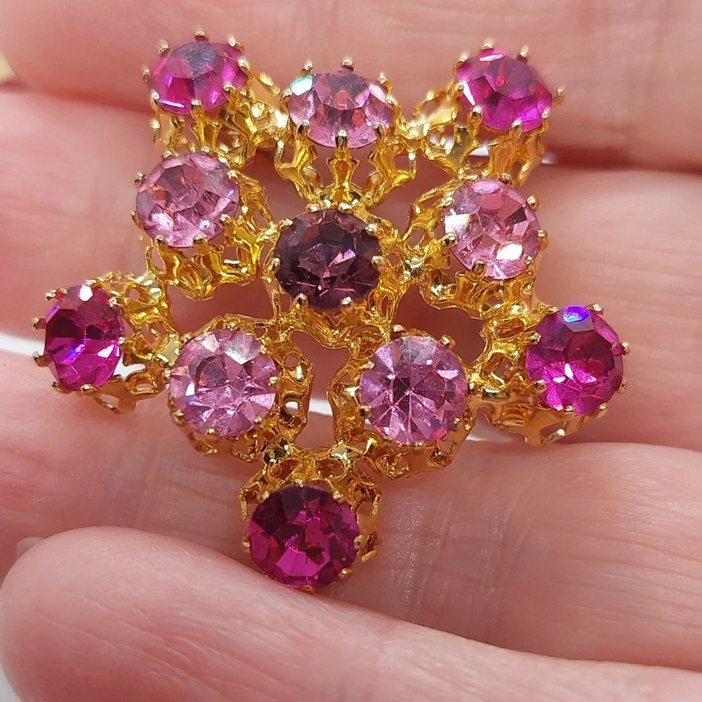 MADE AUSTRIA 3 Shades Of Pink Faceted Rhinestones Domed Prong Set Vintage Brooch - Picture 3 of 12